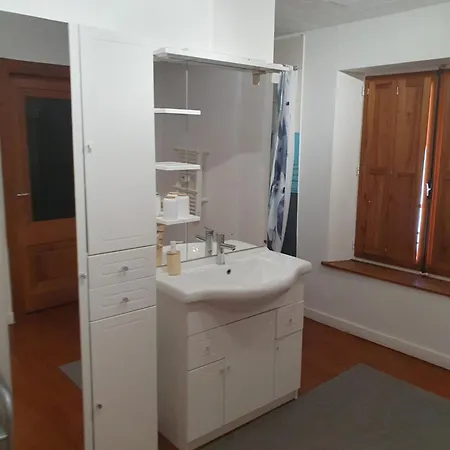 Des Luthiers Holiday home Mirecourt